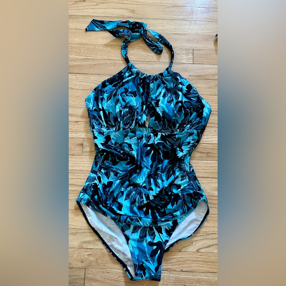 One piece swim